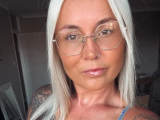Curvy_Inked_Blondie profile