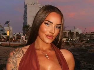 Khloe_ImJustAgirl profile
